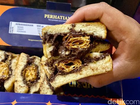 Roti Bakar Pisang Santa Krenyes Roti Bakar Bandung Kekinian Isi Puff