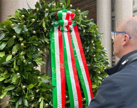 Giornata Vittime Del Covid Il Sindaco Di Reggio Emilia Ha Deposto Una