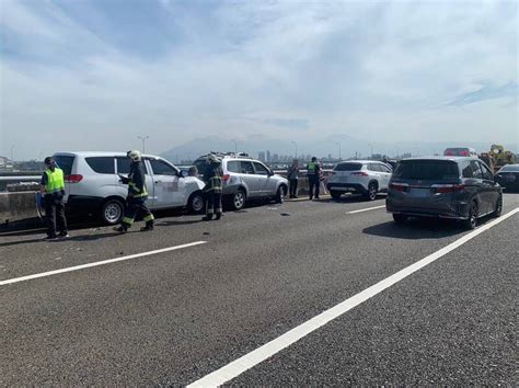 中山高五楊高架4車追撞1人命危 北上車流回堵 社會 自由時報電子報