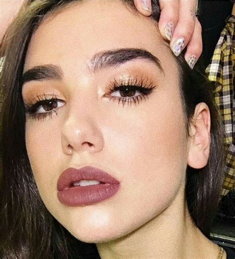 Pin tillagd av karenkaroline på Dua Lipa Outfit idéer