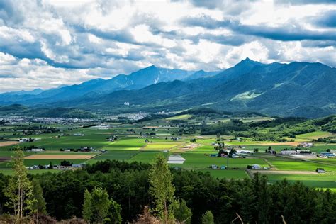 富良野にある山の麓の田舎町の無料の写真素材 Id26089｜フリー素材 ぱくたそ