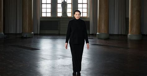 Sakral stämning i Marina Abramović The Cleaner SVT Nyheter