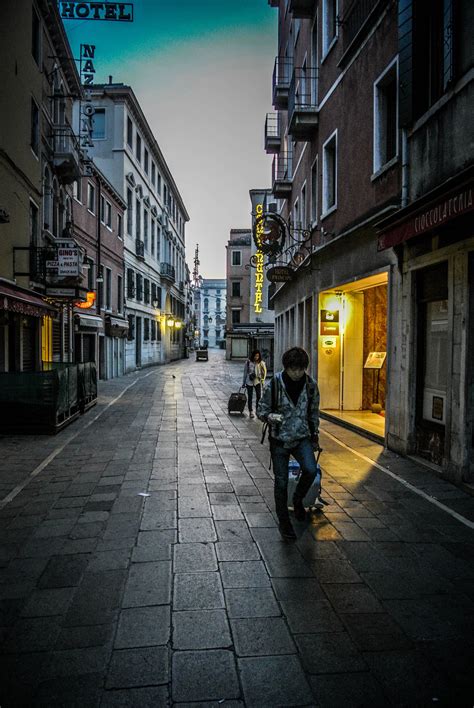 Fotos Gratis Peatonal Arquitectura La Carretera Calle Noche