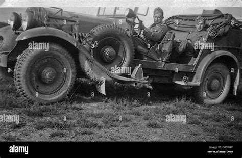 Soldat Der Deutschen Wehrmacht Im Jahre Im Fahrzeug Stockfoto