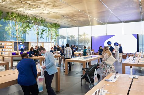 Apple Al Maryah Island Now Open In Abu Dhabi Apple AE