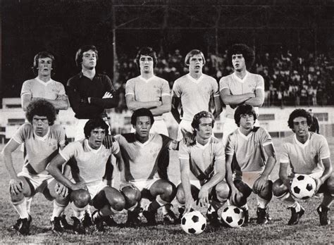 Homenaje a los campeones de 1977 - AUF