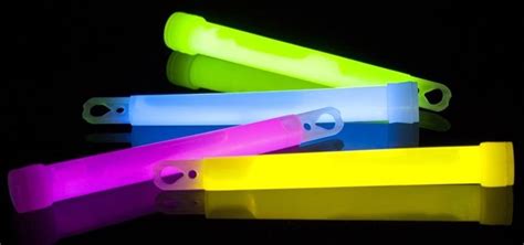 How to Make Your Own Homemade Glow Sticks « Science Experiments :: WonderHowTo