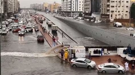 Arabia Saudita Fuertes Lluvias Causaron Inundaciones Sin Precedentes