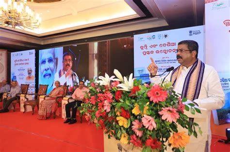 Union Ministers Shri Dharmendra Pradhan And Smt Nirmala Sitharaman