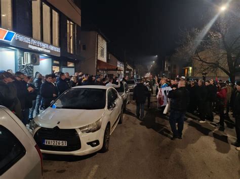 Protest Krvave su vam ruke u Valjevu završen ispred prostorija SNS