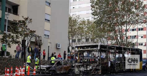 Autarca De Loures Esclarece Que S Defende Despejos Nica E