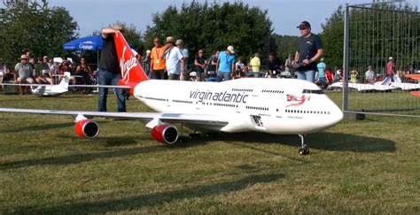 Watch the World's Largest Boeing 747 RC Flying Model