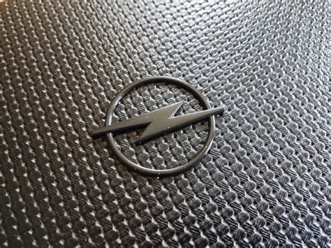 Opel Опель Емблема Шильдик Значок — Купити Недорого на Bigl.ua (1837745789)