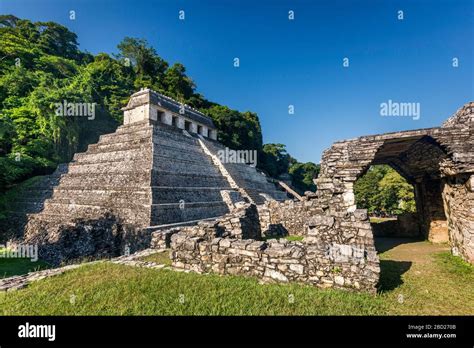 Templo De Las Inscripciones De Paso En El Palacio Ruinas Mayas En El