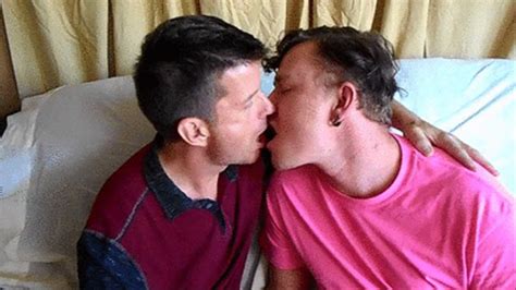 Hot Gay Kissing 18 Jeff Drizzle Leo B CUSTOM VIDEO Manpuppy WMV HD Manpuppy