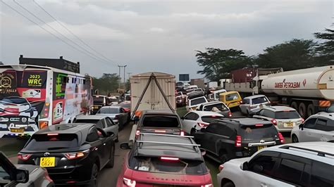 Motorists Forced To Spend Night On The Road Following Heavy Traffic Along Nairobi Nakuru Highway