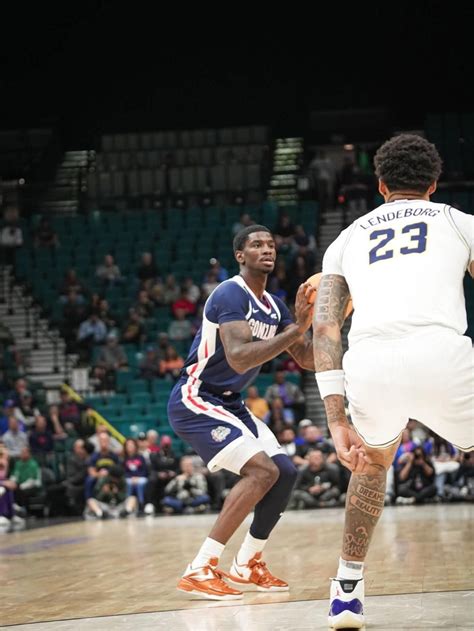 Álvaro Folgueiras y Mario Saint-Supéry, cara y cruz en la jornada NCAA