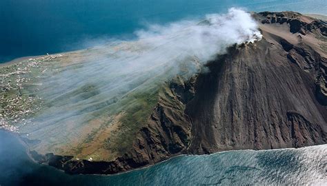 Stromboli Il Risveglio Del Vulcano Purtroppo Unattrazione Per I