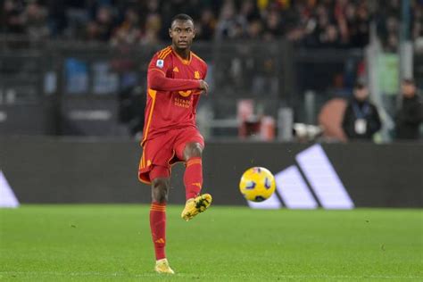 Foot Au Lendemain De Son Malaise Le D Fenseur De L As Rome Evan