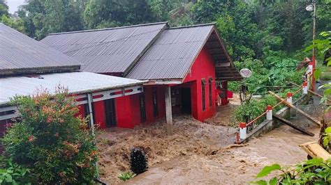 Pemkab Minahasa Utara Dan BNPB Tangani Warga Pengungsi Banjir Dan