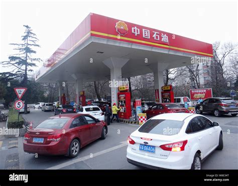 File Cars Queue Up To Be Refueled At A Gas Station Of Petrochina A