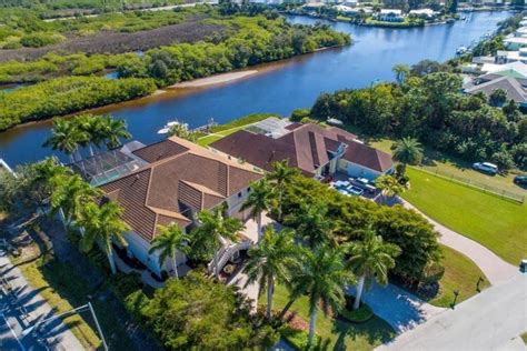 Waterfront Mansion With Infinity Pool And Jacuzzi Nokomis