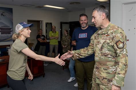 Comedian Iliza Shlesinger Visits Yokota 5th Air Force Article Display