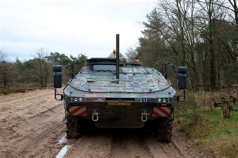 Landmacht Boxer Pantserwielvoertuig PERSFOTO