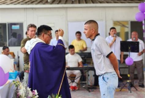 Lambayeque Señor de los Milagros visita el penal de Chiclayo