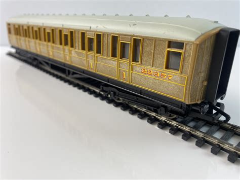 Hornby Oo Gauge Lner Composite Coach In Lner Teak 22357 Rocket Railways