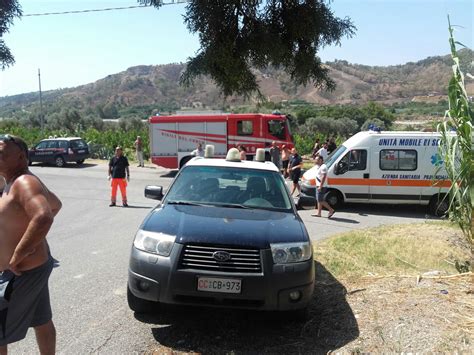 Caulonia Gravissimo Incidente Stradale Ferite 5 Persone Di Locri E