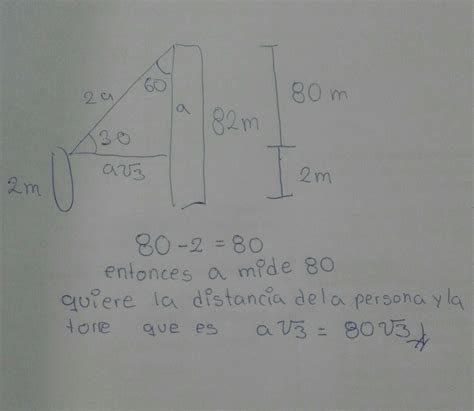 Una Persona De 2 M De Altura Observa La Parte Mas Alta De Una Torre Con