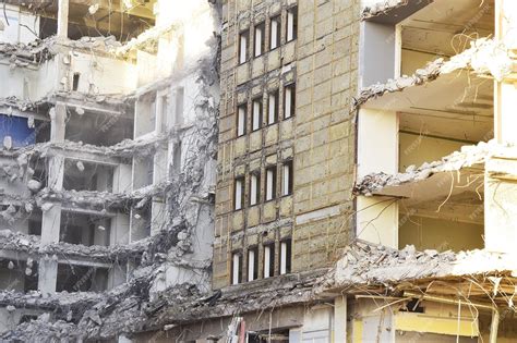 Casas En Ruinas Edificio En Ruinas En Una Ciudad Europea Foto Premium