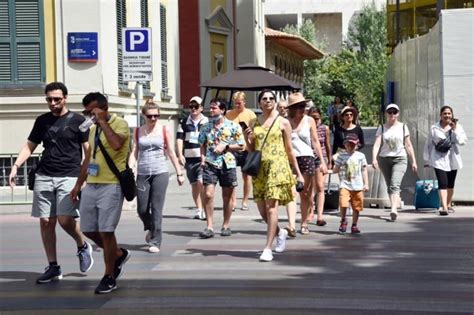 Tourismus In Tirana Das Zentrum Der Hauptstadt Ist Berf Llt Mit