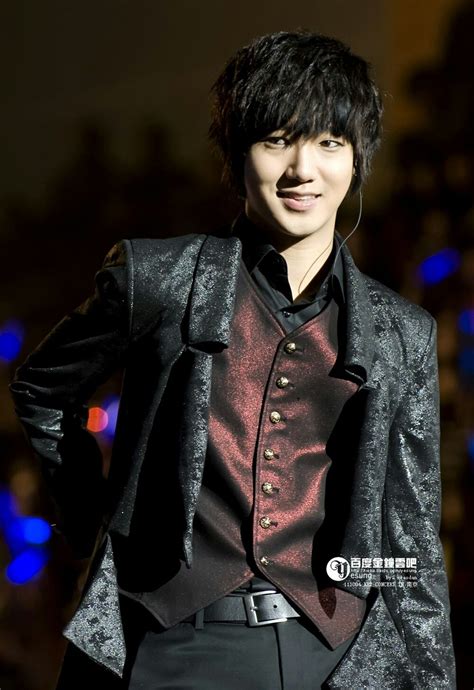 Pin By Tereguillen Meza On Super Junior Yesung Super Junior Yesung