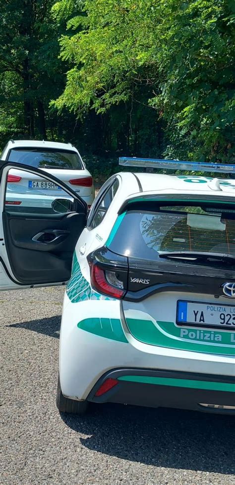 Inseguito Al Volante Del Suv Rubato Ventenne Riesce A Fuggire A Piedi