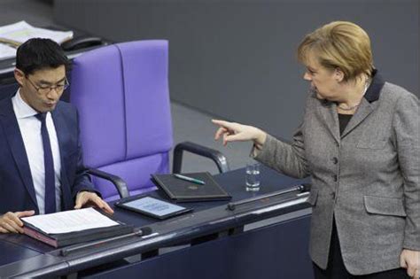 Merkel Se D Tache De Ses Alli S Lib Raux