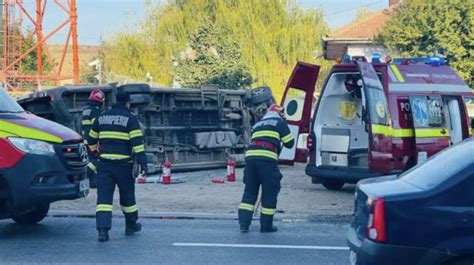 FOTO IMPACT GRAV în România 15 persoane au fost rănite după ce un TIR