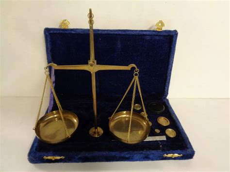 Vintage Travelling Gold Weighing Scales