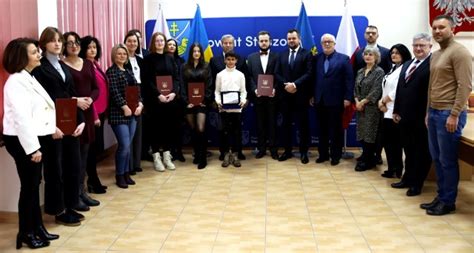 Stypendia starosty staszowskiego po raz pierwszy trafiły do najlepszych