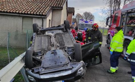 Incidente Frontale Tra Due Auto A Sabbione Un Ferito Grave Reggionline