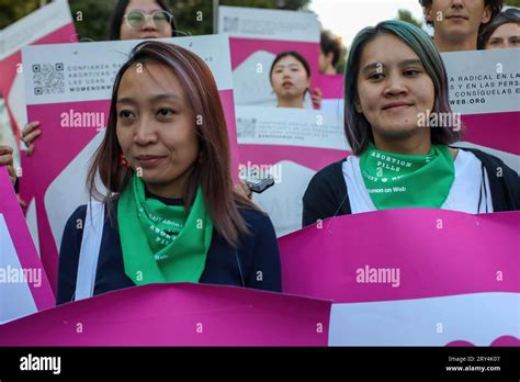 Plataformas feministas fotografías e imágenes de alta resolución Alamy