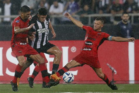 Na estreia de Bruno Lage Botafogo empata Patronato e avança às