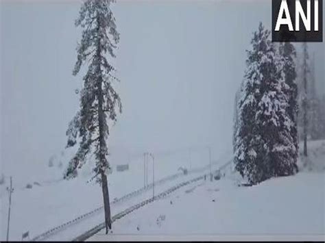 J K Gulmarg Receives Season S First Snowfall