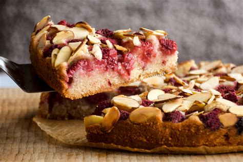 Raspberry Almond Cake Vegan Bravabod