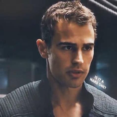 Tris And Tobias In Theo James Divergent Theo James Tris And Four