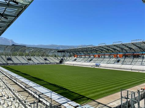 R Fection De La Pelouse Du Stade Des Alpes Grenoble Parcs Sports