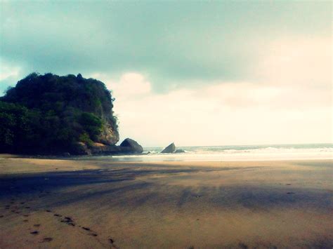 Pantai Jonggring Saloko Travel Jogja Malang