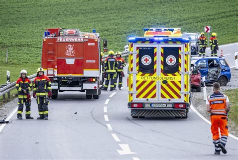 Schwerer Unfall mit vier Autos und fünf Verletzten bei Schlettau