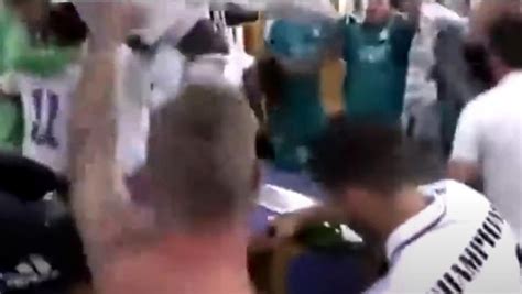 Video Hazard Le Dio Champagne Al Hijo De Toni Kroos El Gr Fico